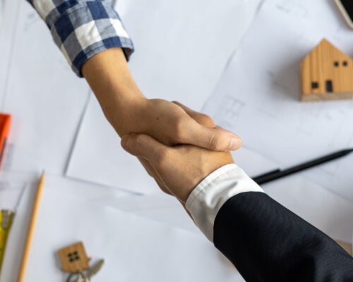 5 Essential Contract Elements to Discuss with Your Home Addition Contractor